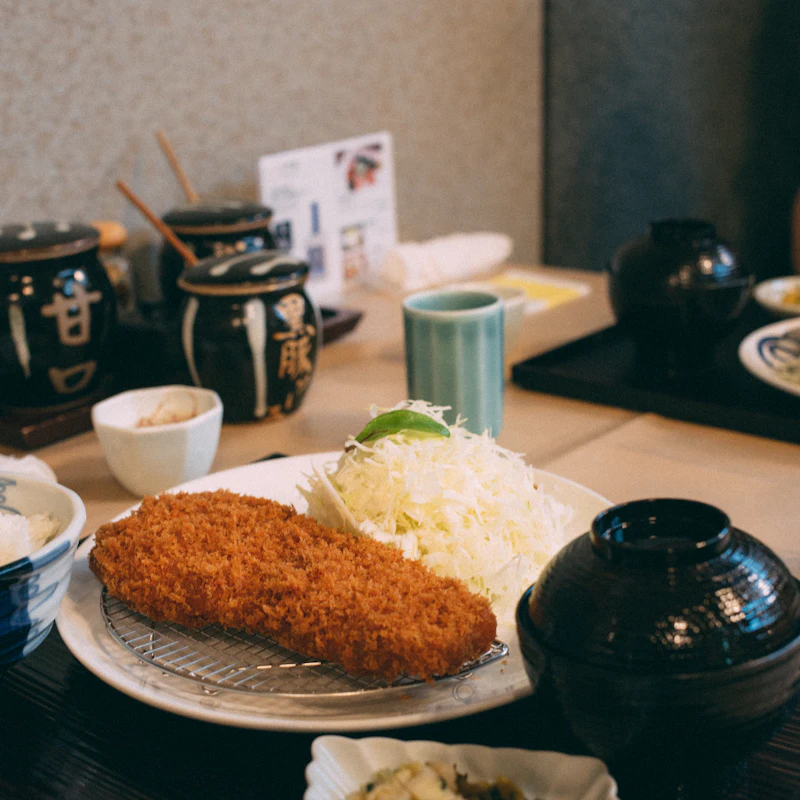 三色ソースで味わう三色ソースカツ丼